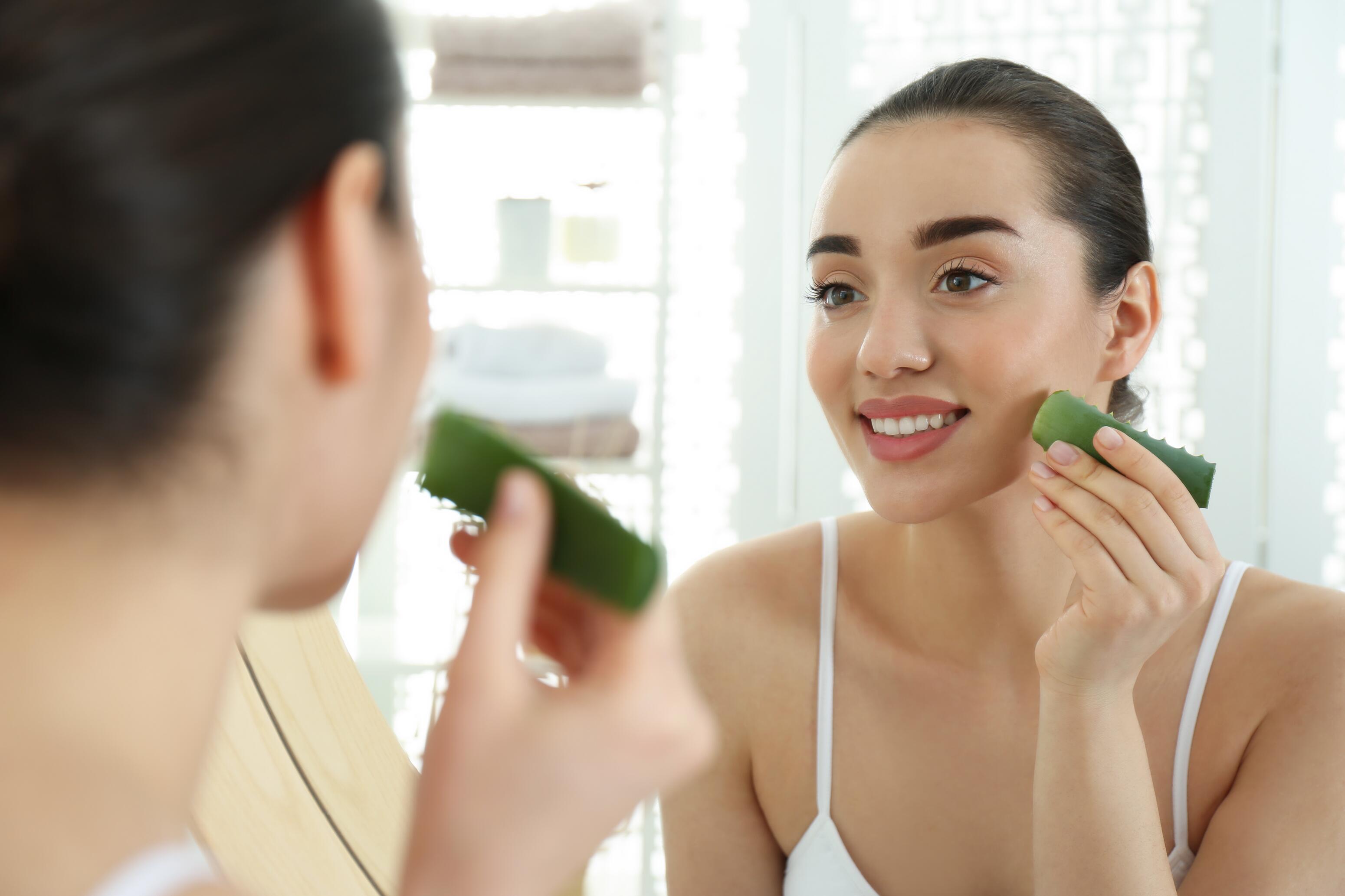 Aloe Vera k&uuml;hlt, beruhigt und spendet Feuchtigkeit &ndash; ideal f&uuml;r empfindliche Rosacea-Haut.

